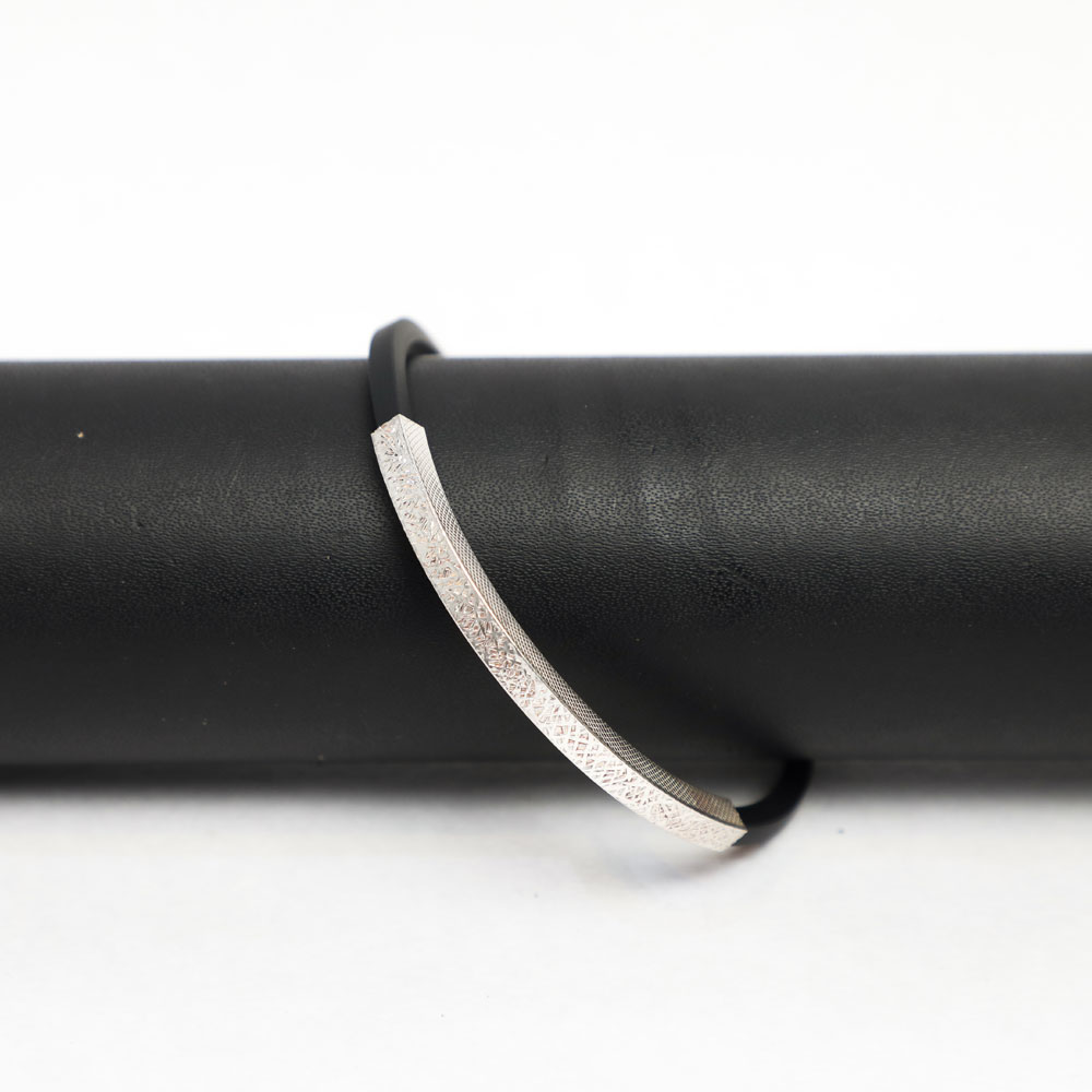 3M9A0591 Minimalist Black Rubber Unisex Bar Bracelet in 925 Sterling Silver - Image 1