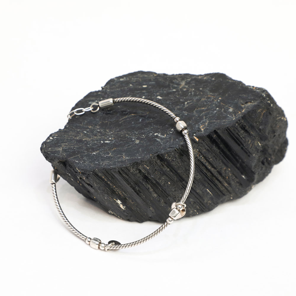 3M9A0612 Hearts & Flat Ball Charm Interlocking Kada Bracelet in 925 Sterling Silver - Image 1